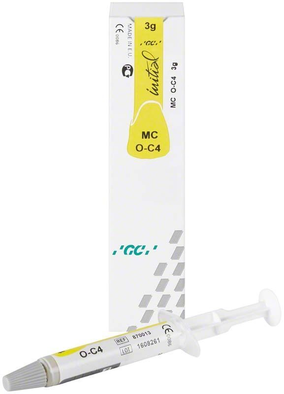 GC Initial MC Paste Opaque OC4 in Spritze vor Verpackung.