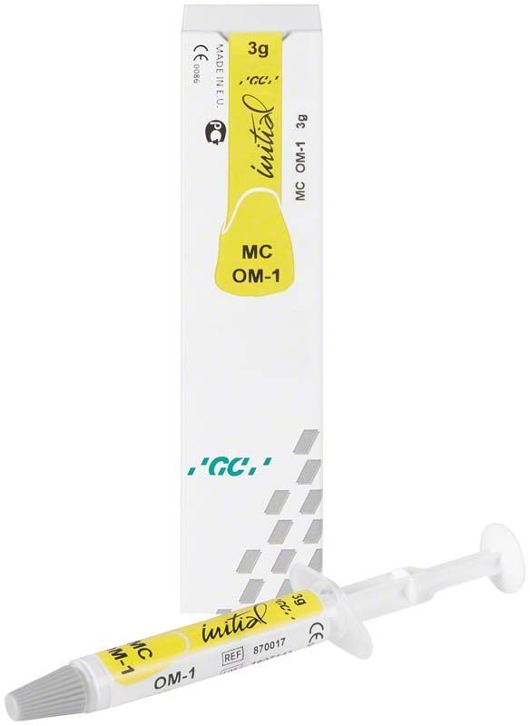 GC Initial MC Paste Opaque Modifier OM-1 in Spritze mit Verpackung.