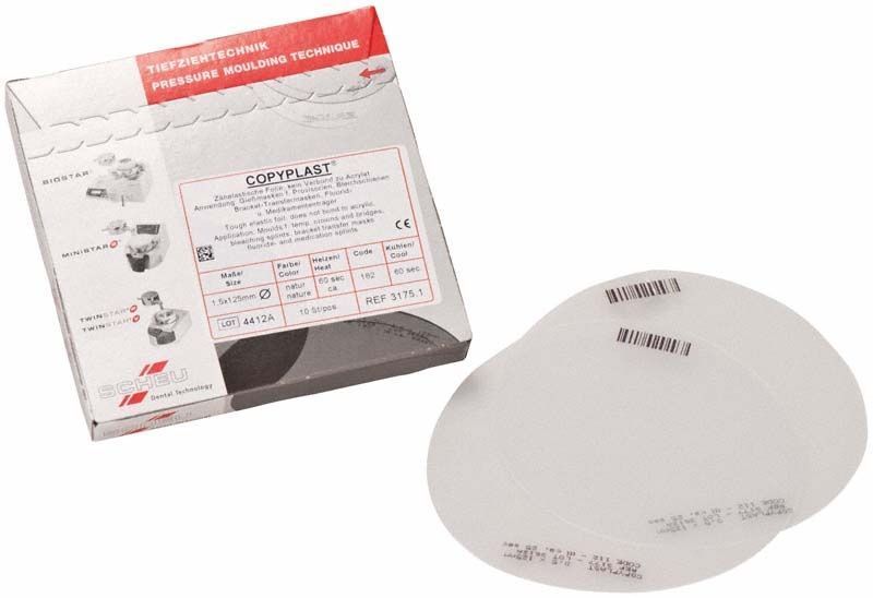 Verpackung und zwei COPYPLAST® Tiefziehfolien für dentalen Einsatz.