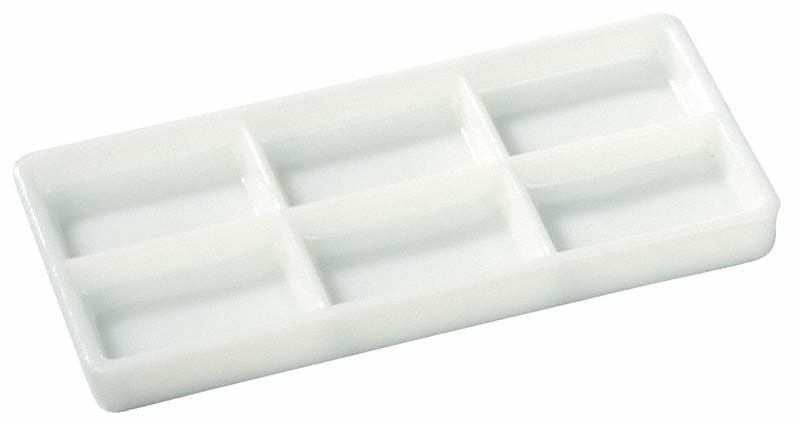 Normenschale aus Opalglas mit sechs Fächern für Dentalinstrumente.