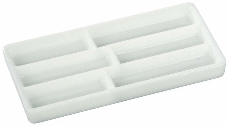 Normenschale aus Opalglas mit sechs Fächern in rechteckiger Form.