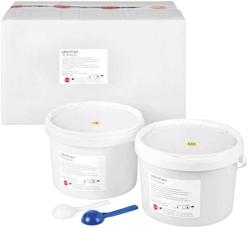 Laborsil pro 70 Silikonknetmasse in zwei weißen 3,45l Behältern mit Löffeln.