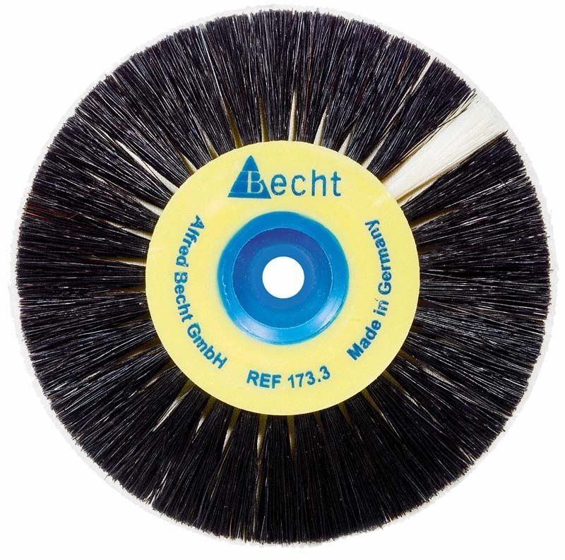 Rundbürste mit Nesseleinlagen und gelbem Kunststoff-Körper, Alfred Becht Logo sichtbar.