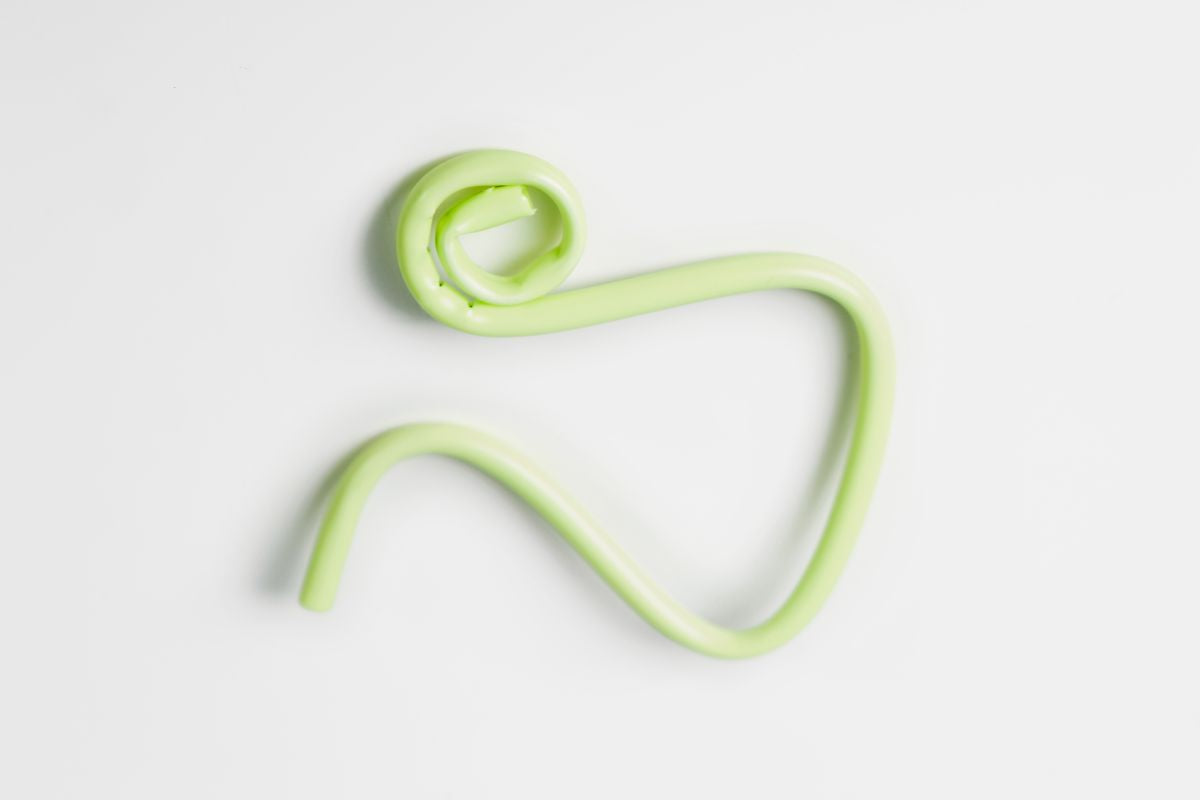 Hygoformic® L 1000er Speichelsauger für Kinder in grün auf weißem Hintergrund.