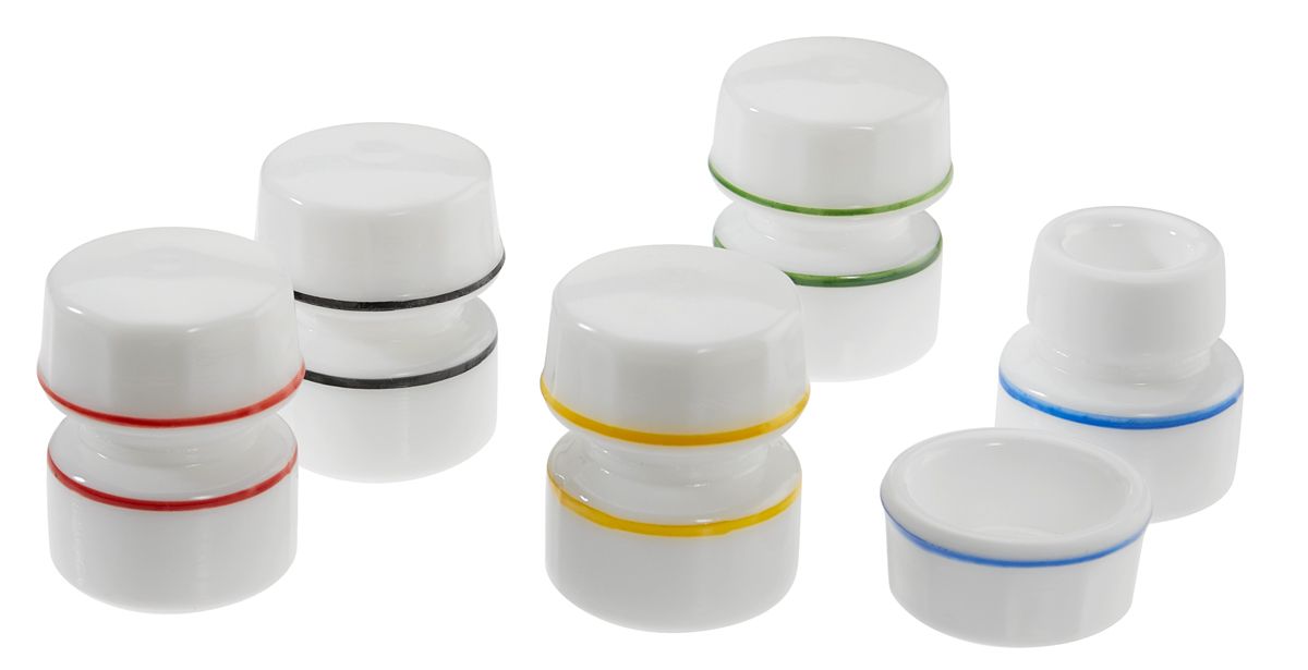 Medikamentengläser aus Simplex-Opalglas mit farbiger Beringung in verschiedenen Farben.