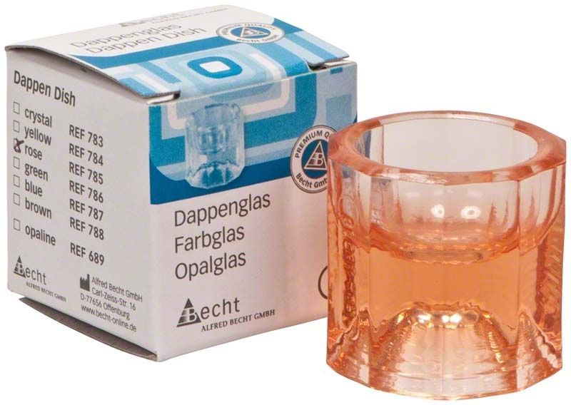 Zehnkantiges rotes Dappenglas neben Verpackung von Alfred Becht.