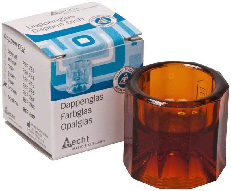 Dappenglas aus braunem Farbglas neben der Produktverpackung.