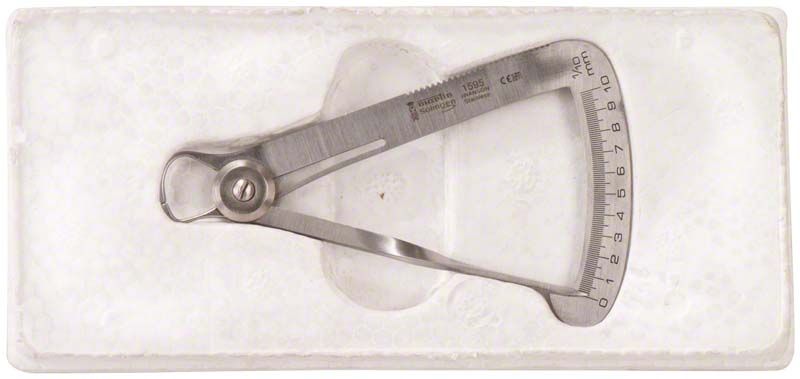 Tasterzirkel nach Iwanson 1595 aus Metall auf weißem Hintergrund.