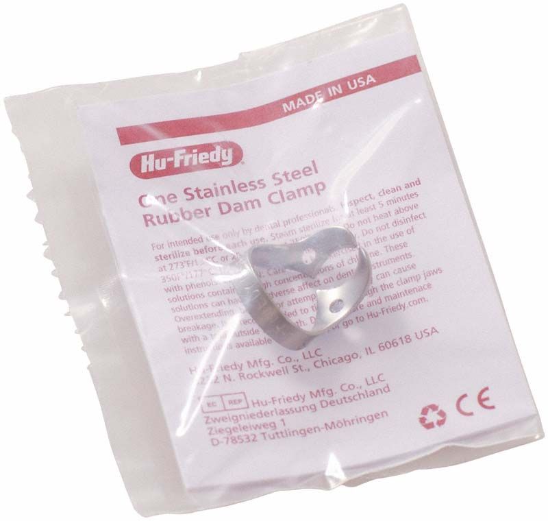 Kofferdam-Klammer aus Satin-Stahl in Verpackung mit Produktinformationen.