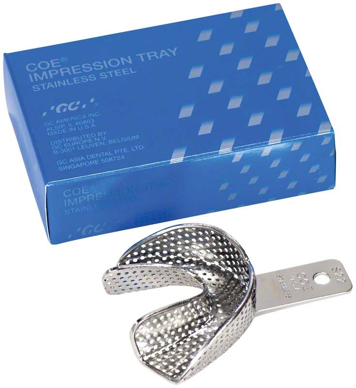 Perforierter Edelstahl-Löffel für Zahnabdrücke vor blauer Verpackung.