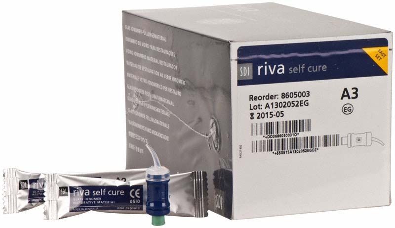 Riva Self Cure Kapseln Schnellhärtend A3 Verpackung mit Kapsel im Vordergrund.
