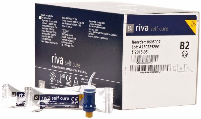 Riva Self Cure Kapseln B2 mit Verpackung und Einzelkapsel.