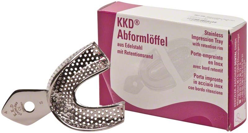Abformlöffel perforiert UK-4 S vor Verpackung mit mehrsprachigem Aufdruck.