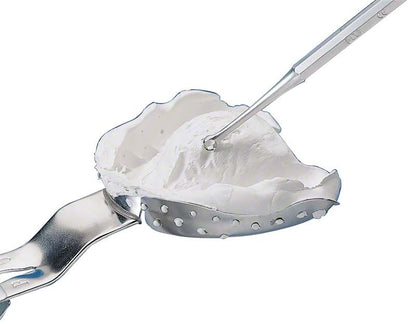 Abdruckmesser mit präzisem Spatel in dentaler Abformung.