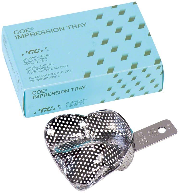 Metall-Löffel COE® McGowan #41 mit Verpackung im Hintergrund.