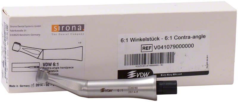 Winkelstück Sirona 6:1 vor Verpackung mit Produktinformationen.