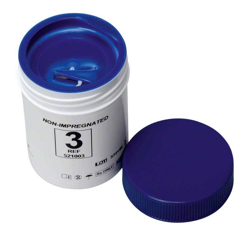 Behälter mit abgenommenem blauem Deckel, zeigt Innenansicht und Produktdetails.