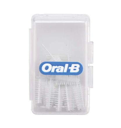 Transparente Aufbewahrungsbox mit Oral B Ersatzbürsten für Interdentalreinigung.