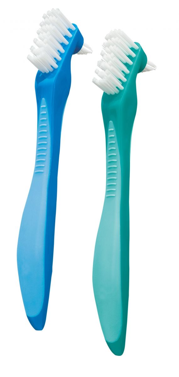 Zwei GUM® Prothesenbürsten mit ergonomischen Griffen und harten Borsten.