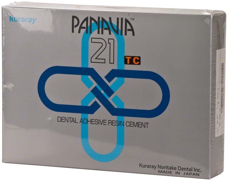 Panavia 21 Kit TC Verpackung mit Zahnfarben und Logo von Kuraray.
