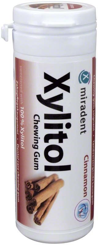 Zimt Xylitol Kaugummidosen mit Produktinformationen auf der Verpackung.