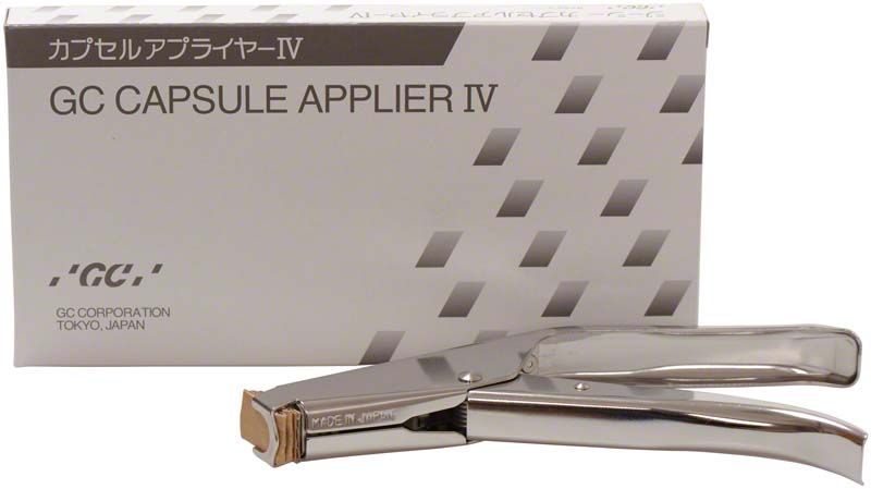 GC Capsule Applier IV vor Produktverpackung in Weiß und Grau.