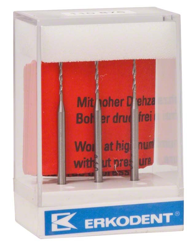 HSS-Spiralbohrer 3er-Set in transparenter Verpackung mit rotem Hintergrund.
