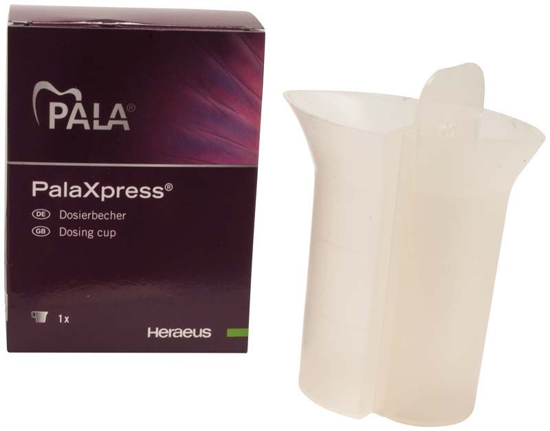 Dosierbecher PalaXpress® neben Verpackung mit Logo und Produktinformationen.