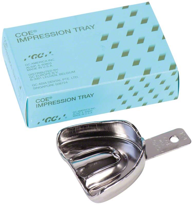 Metallischer Abdrucklöffel unperforiert mit Verpackung im Hintergrund.