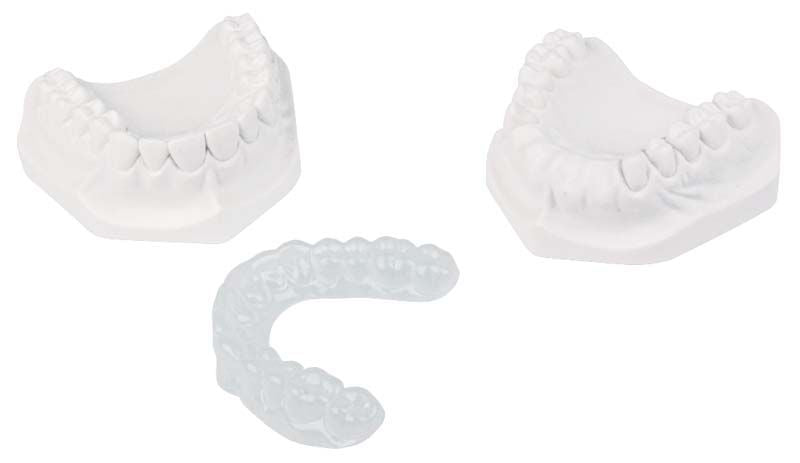 Dreiteilige Darstellung von dentalen Tiefziehfolien und Zahnabdrücken.