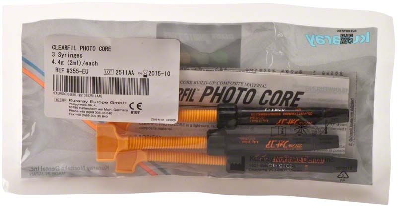 Lichthärtendes Stumpfaufbaukomposit CLEARFIL™ PHOTO CORE in Spritzenverpackung.