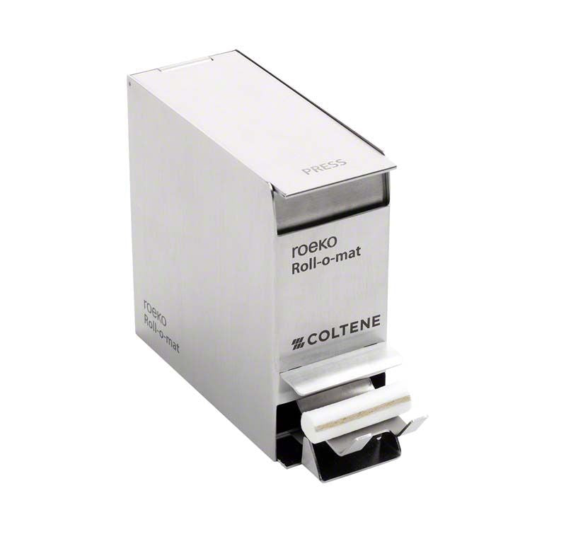 ROEKO Roll-o-mat Spender aus Chrom-Nickel-Stahl mit Papierrollen.