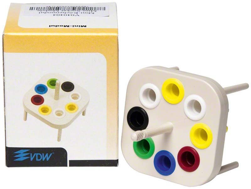 MiniBox 2100, perforiertes Mini-Köchermodul mit farbigen Halterungen und Verpackung.