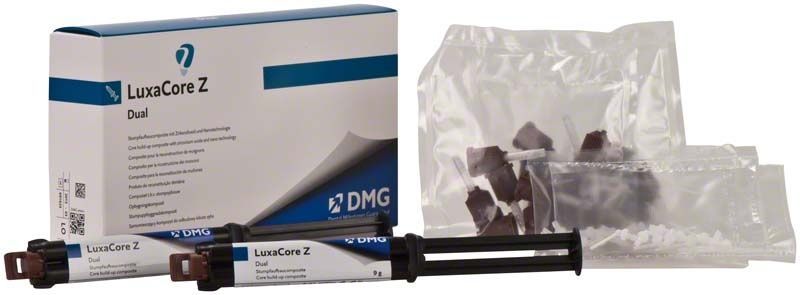 LuxaCore Z - Dual Spritzen und Verpackung mit Zubehör auf weißem Hintergrund.