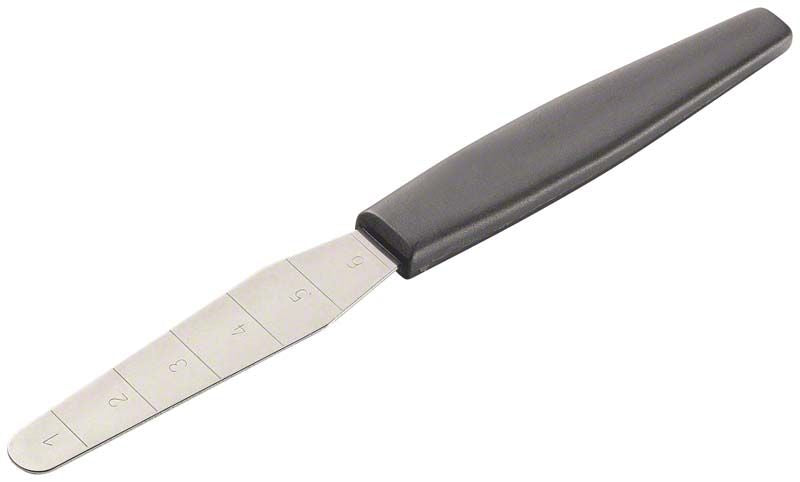Xantopren Anmischspatel mit ergonomischem Griff und nummerierter Klinge.