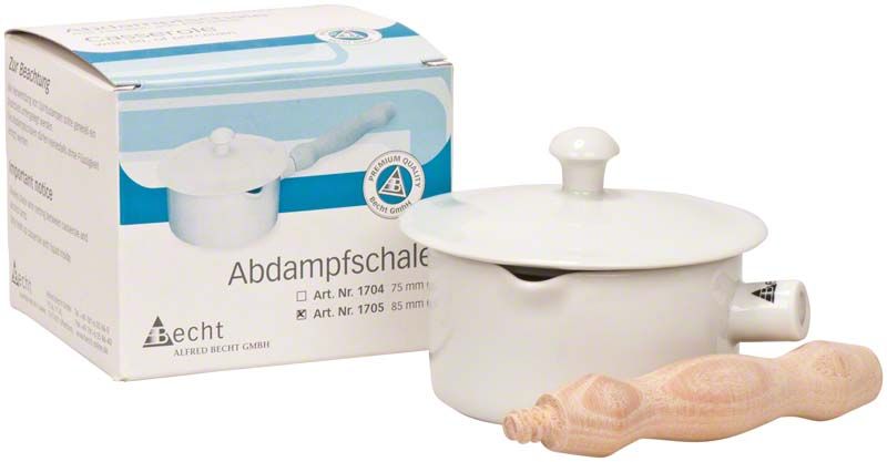 Porzellan-Abdampfschale mit Deckel und Holzgriff, Verpackung im Hintergrund.