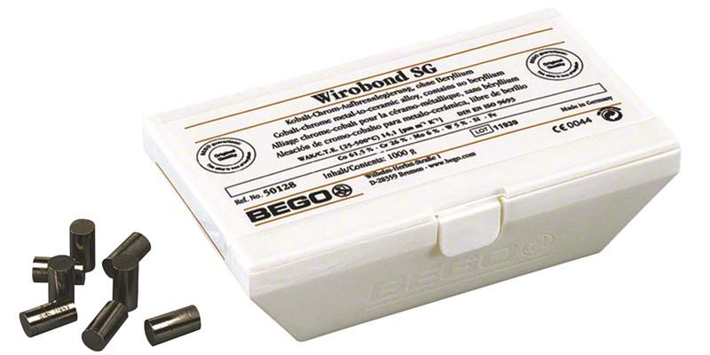 Behälter mit Wirobond® SG 1000g und Metallzylinder daneben.