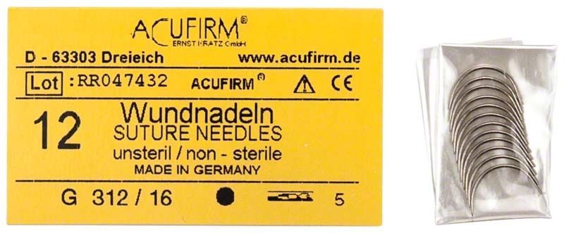 Wundnadeln 1/2 kreisförmig Typ G von Acufirm, Packung und Nadeln sichtbar.