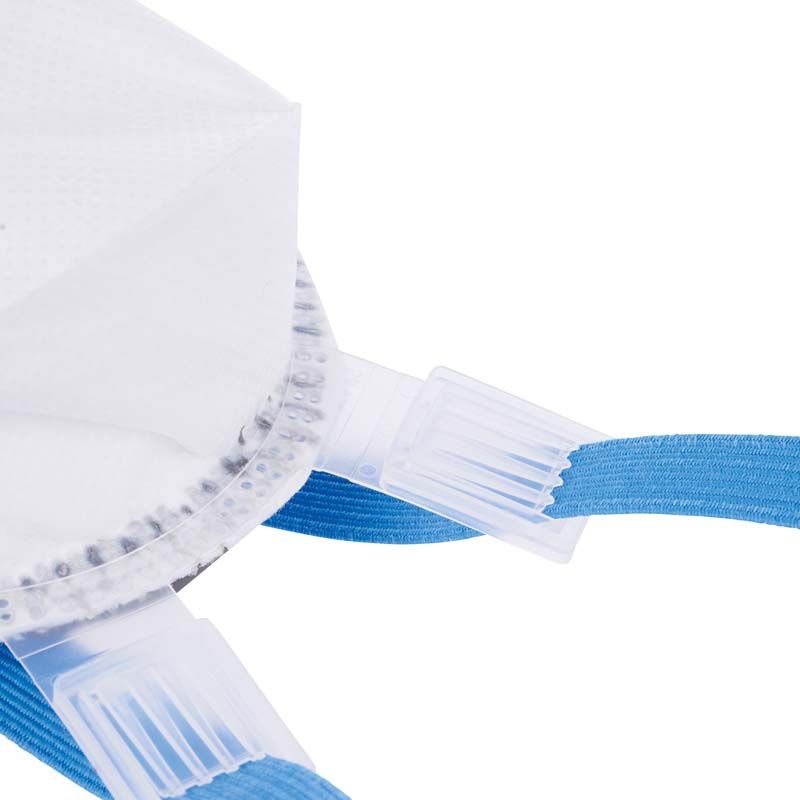 Feinstaubschutzmaske FFP2 mit blauen Bändern und Nahaufnahme der Befestigungselemente.