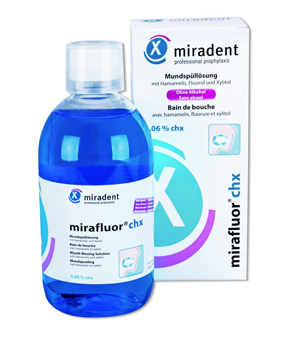 Mundspüllösung mirafluor®chx 0,06% 500ml mit Dosierkappe und Verpackung.