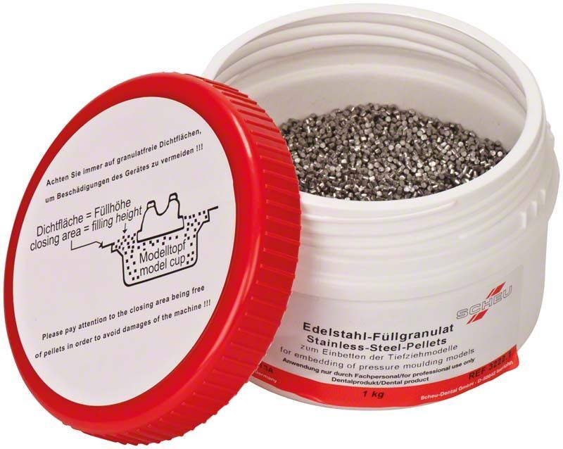 Edelstahl-Füllgranulat Steelpellets in geöffneter Kunststoffdose mit rotem Deckel.