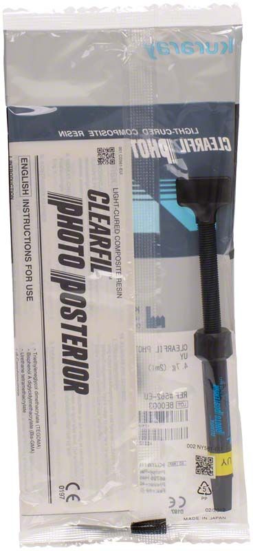 Klarsichtverpackung mit Clearfil Photo Posterior Spritze und englischer Anleitung.