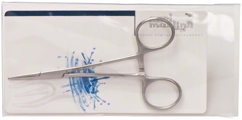 Arterienklemme Halstead-Mosquito gerade auf Verpackung mit blauem Design.