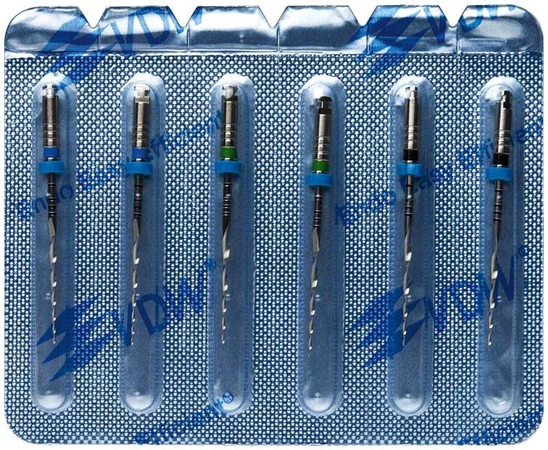 Mtwo® NiTi-Instrumente 25mm in Blisterverpackung mit sechs Feilen.