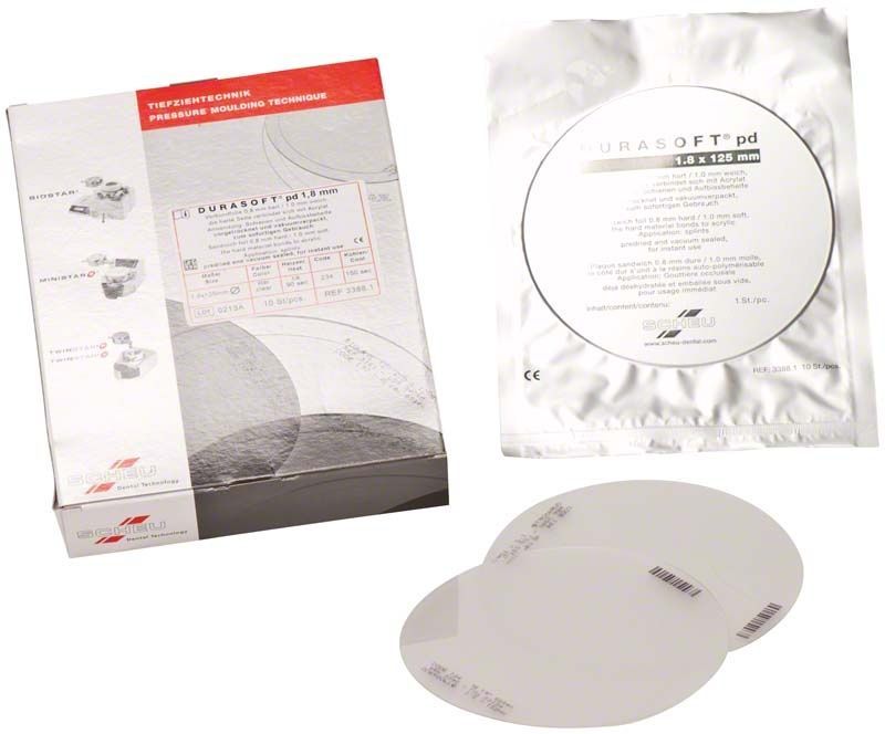 Verpackung und zwei DURASOFT® pd 1,8mm Tiefziehfolien für dentale Schienen.