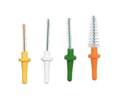 Vier Pic-Brush® Ersatzbürsten in verschiedenen Farben und Größen für die Interdentalreinigung.