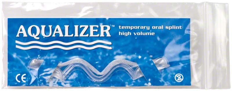 Aqualizer™ Schiene in transparenter Verpackung mit blauem Hintergrund.