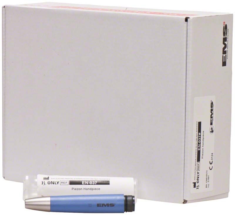 EMS PIEZON® Master 600 Handstück vor weißer Verpackung.