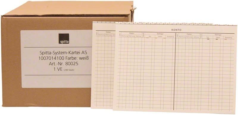 Spitta Systemkartei A5 in Weiß mit Kontoaufdruck vor Verpackung.