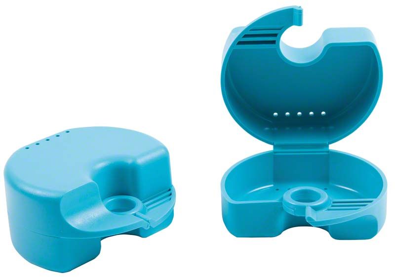 Türkise Aufbewahrungsbox mit Luftlöchern, geöffnet und geschlossen gezeigt.